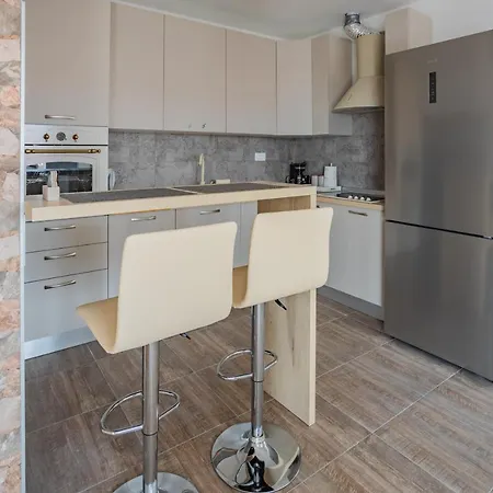 Seaview Roberta Apartment *